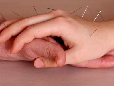 Agopuntura della mano e testa per aumentare le difese immunitarie in autunno